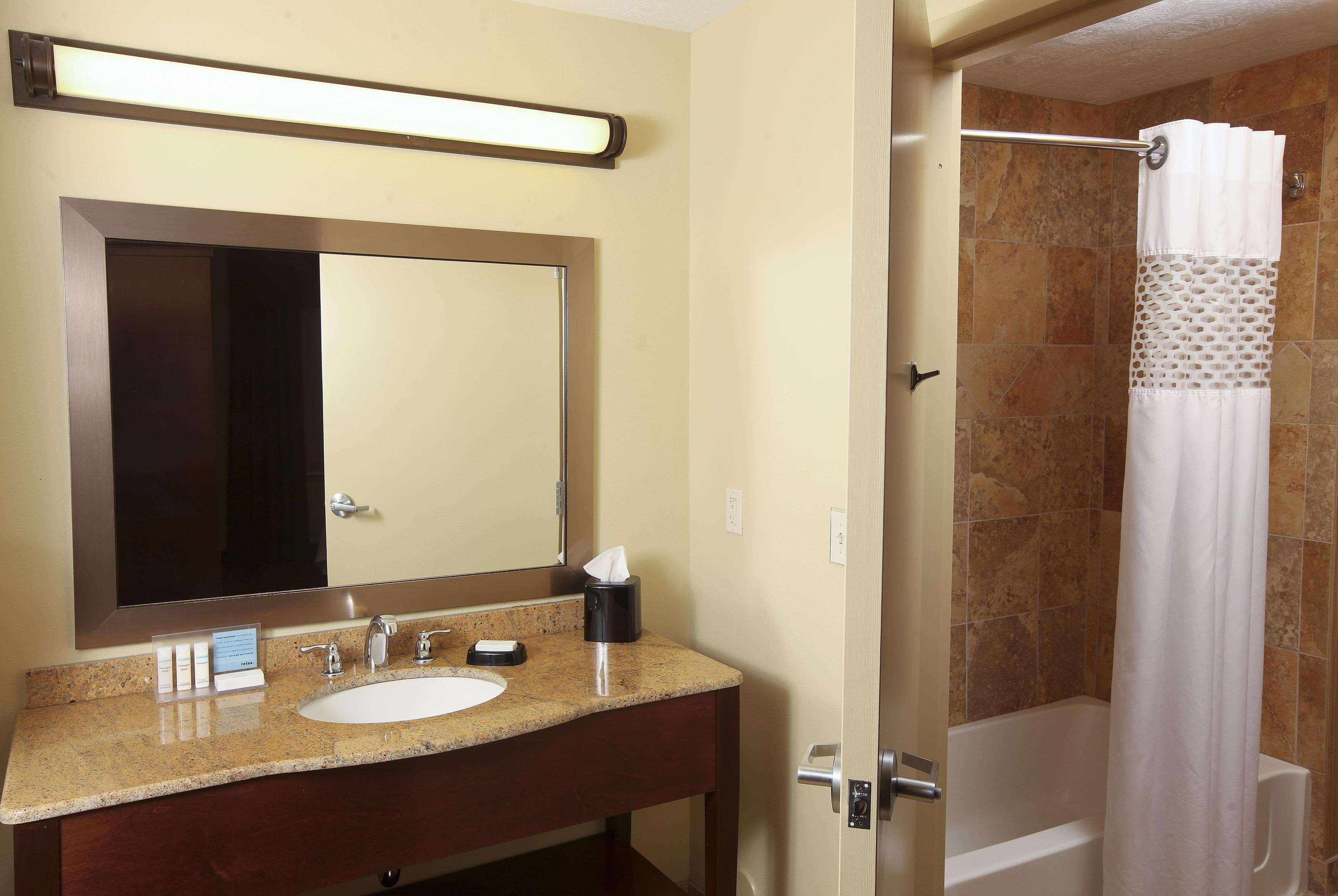 Hampton Inn & Suites Fargo Medical Center エクステリア 写真