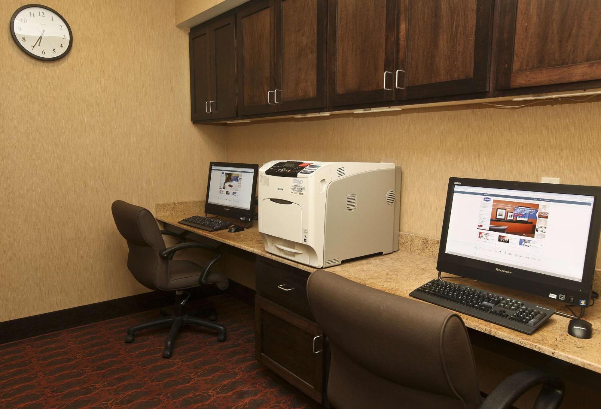 Hampton Inn & Suites Fargo Medical Center エクステリア 写真