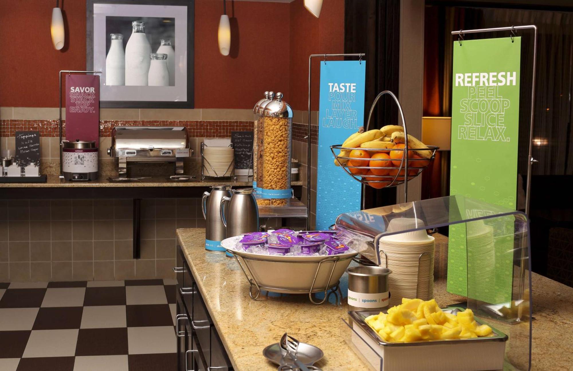 Hampton Inn & Suites Fargo Medical Center エクステリア 写真